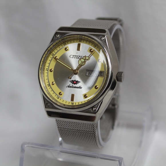 Citizen Other - Vintage 1974 Citizen Automatic Mens silver Watch W/daydate & Yellow accents